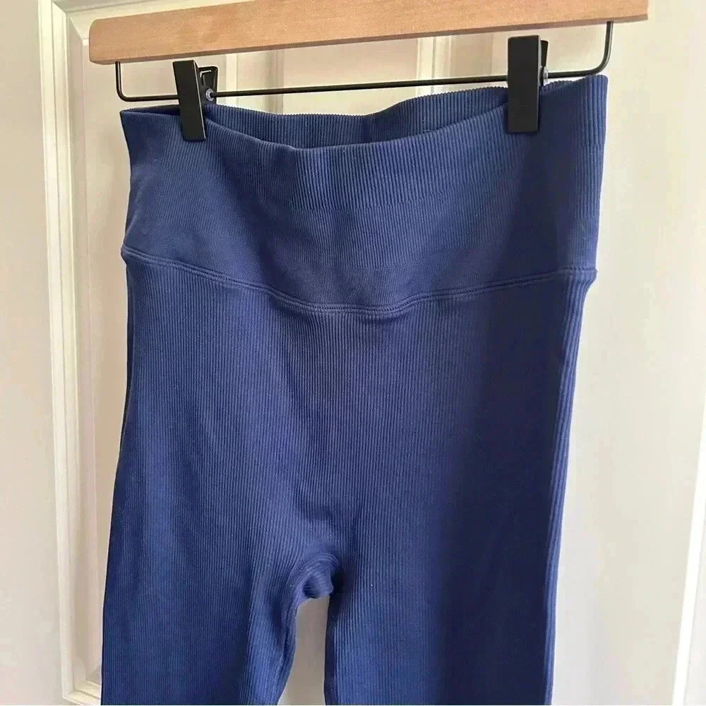 EUC J Crew SculptStretch high rise ribbed leggings in blue. Size Medium. - Picture 4 of 5